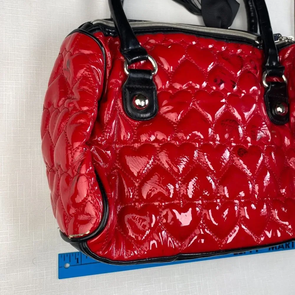 BETSEY JOHNSON QUILTED HEARTS Red Vegan Leather DUFFLE HAND BAG! Purse Black Bow - Picture 8 of 16